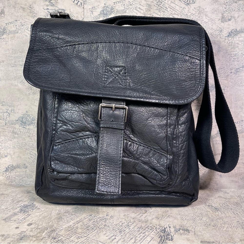 Wilsons Leather Black Messenger Bag Lightweight Crossbody Commuter Shoulder